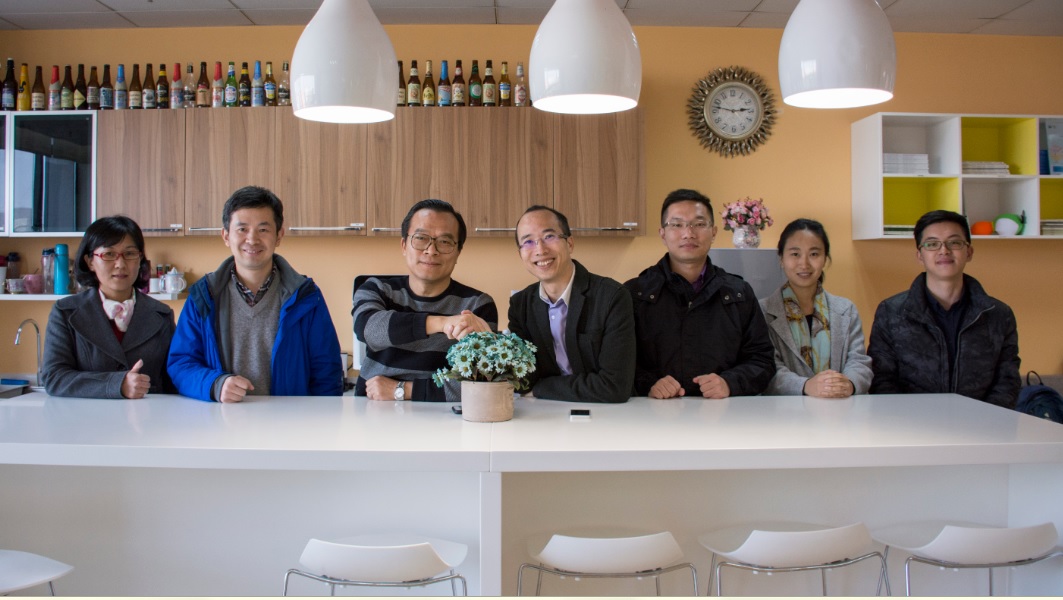 澳门大学李铭源教授来h图书馆