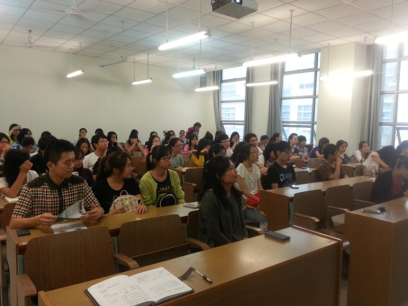 扬帆起航――记2014年h图书馆