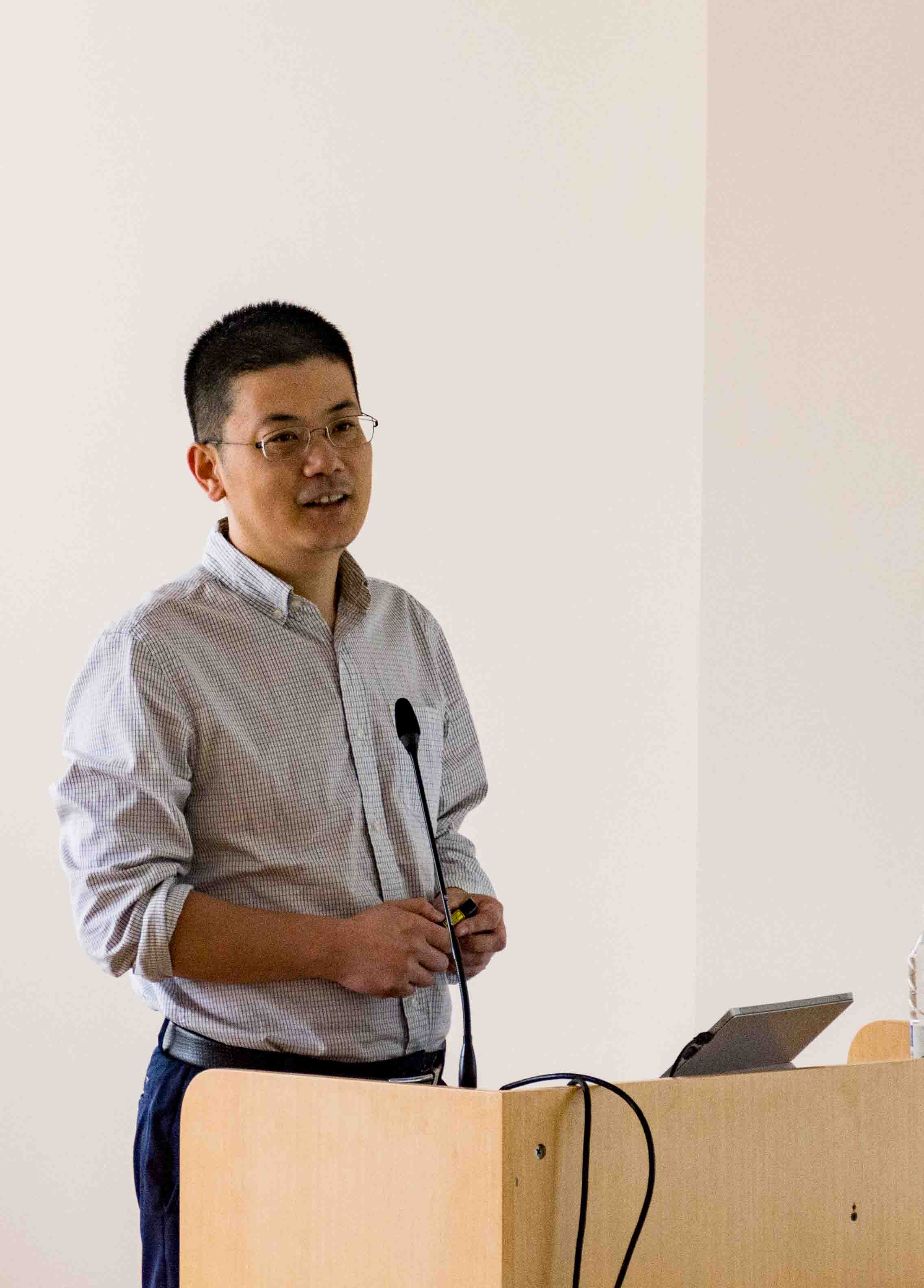 江苏省中医药研究院曹鹏研究员来h图书馆