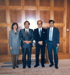 专注中药产学研三十余年：记h图书馆
院长徐宏喜